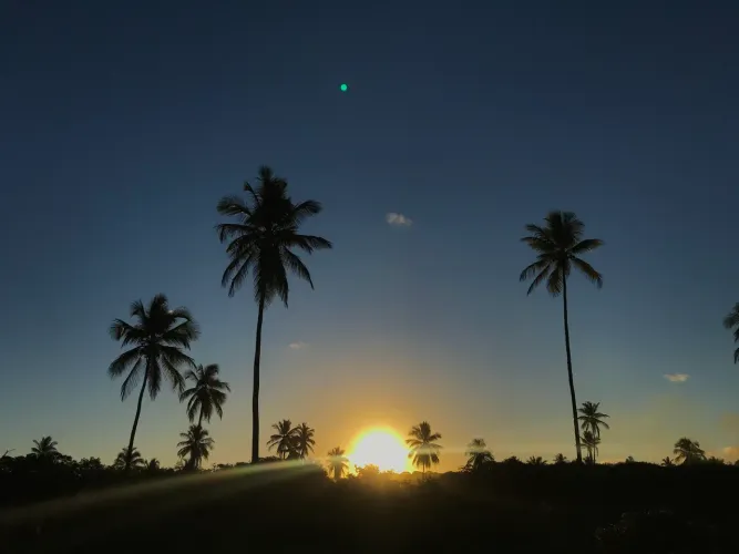 Vendo terreno na praia do acuipe, em Ilhéus.