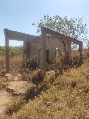 Lote 456,29 m2, com fundo para corrego Dourado- Setor jardim Ipe - Aparecida de Goiânia.  
