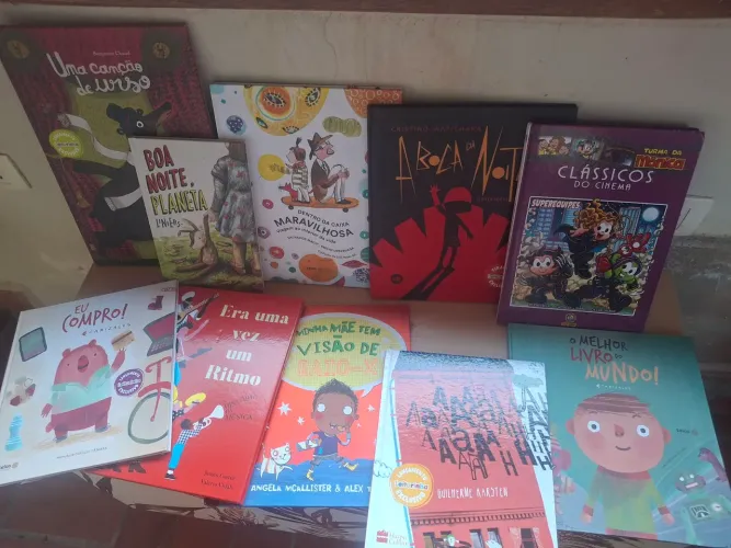 9 livros de literatura infantil + 1 almanaque temático da Turma da Mônica