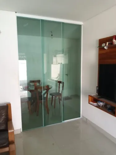 Vidraçaria - Box para Banheiro, Espelhos e Vidros Sob Medida