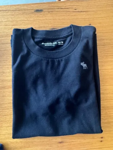 Camiseta Abercrombie Original - Tamanho 10/12 - Usado (Estado Impecável)