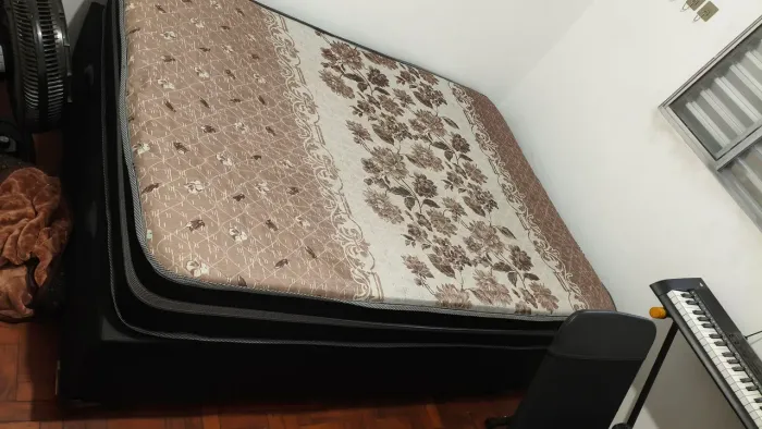cama de casal box baú praticamente nova