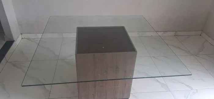 Mesa de vidro de 8 lugares