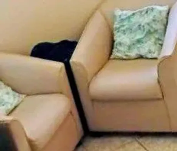 02 Poltronas japonesa em corino