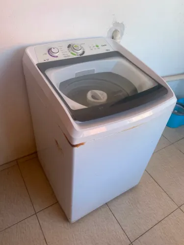 Máquina de lavar com defeito no mecanismo