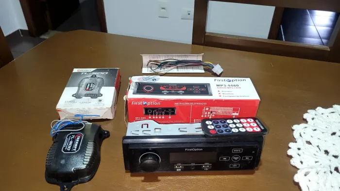 Aparelho de som e amplificador de 2 canais