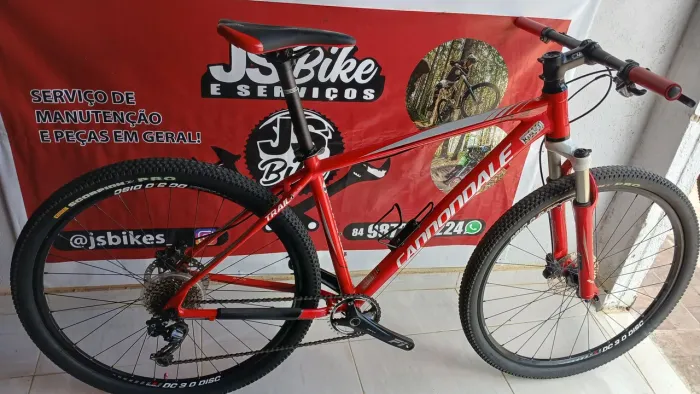 Vendo bike cannodale tamanho 19 nova 9v Canbio traseiro deore trocador deore suspensão ar