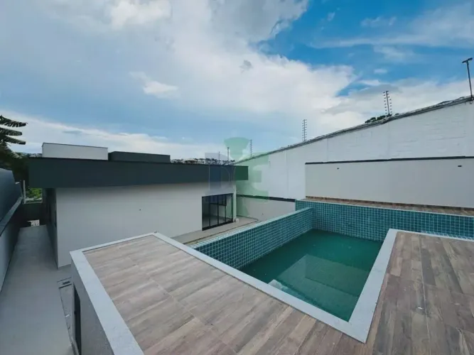 Casa de condomínio sobrado para venda possui 300 m² com 4 quartos