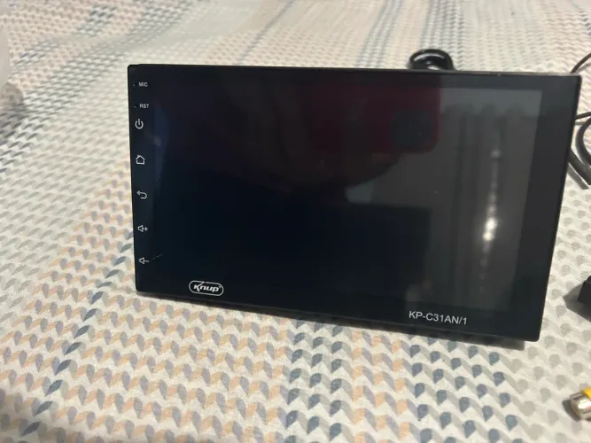 central multimídia automotiva da marca Knup, modelo KP-C31AN/1