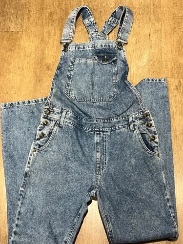 Jardineira jeans