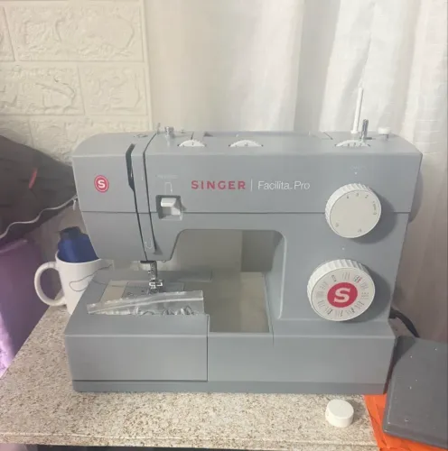 Máquina de costura singer facilita pro