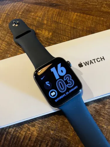 Apple Watch Se 44mm Cinza-espacial + 3 Brindes