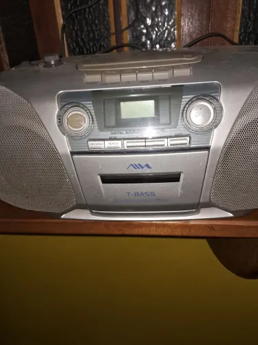 Rádio só funciona o rádio