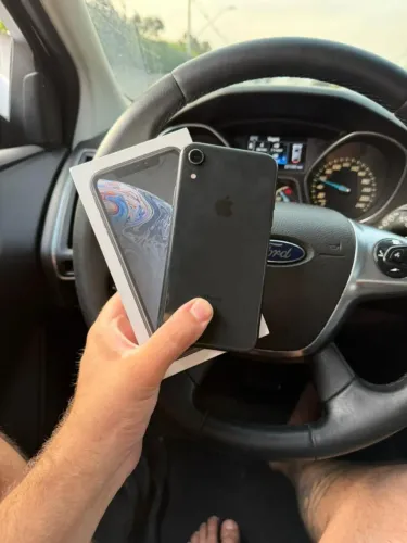 iPhone XR Preto -128 ( Com caixa e nota )