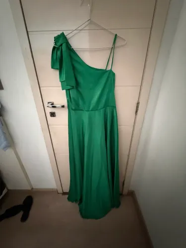 Vende-se vestido de festa