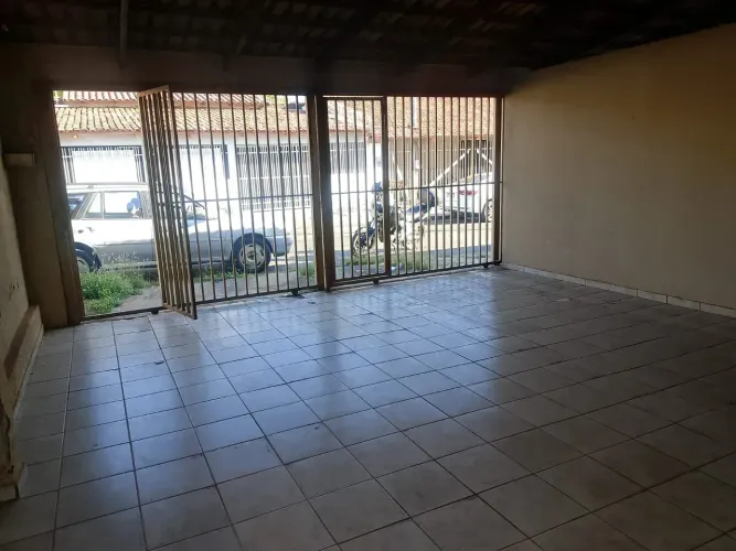 casa com um quarto sala cozinha tipo americana e garagem coberta