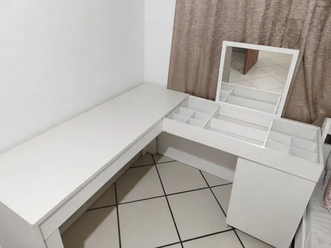 Penteadeira e guarda roupa