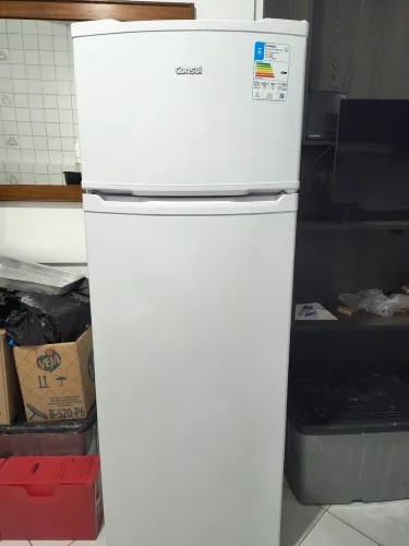 Vende-se Geladeira Consul 334 litros