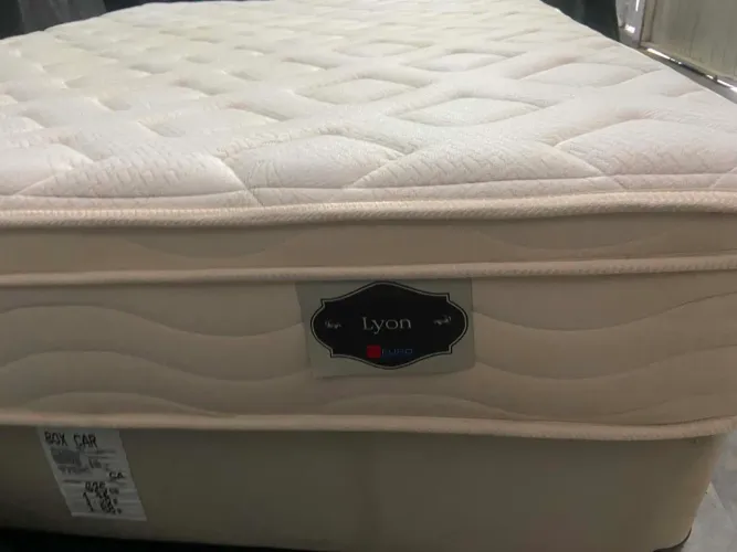 Vendo Cama Box Casal Padrão + Colchão da Euro Colchoes 