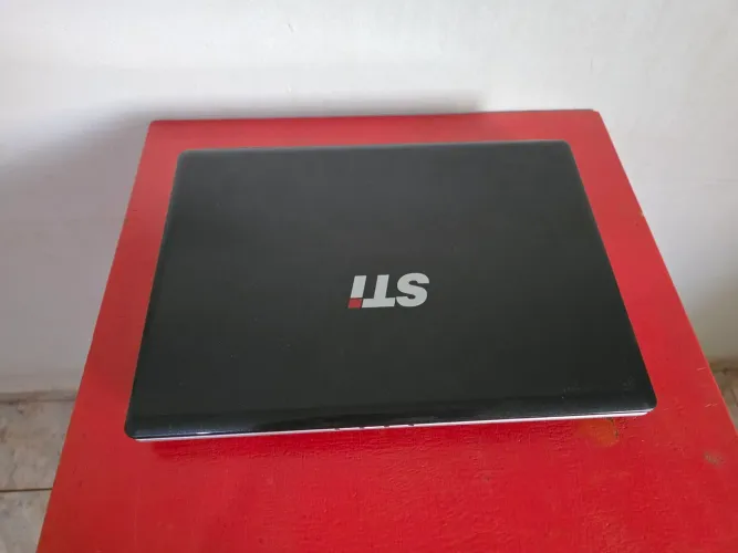 Notebook STI IS 1412 - Liga 100% / Para Peças ou Retrô (Sem HD)