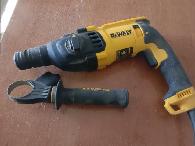 martelete industrial profissional dewalt d25133-b2 220v com brocas e ponteira