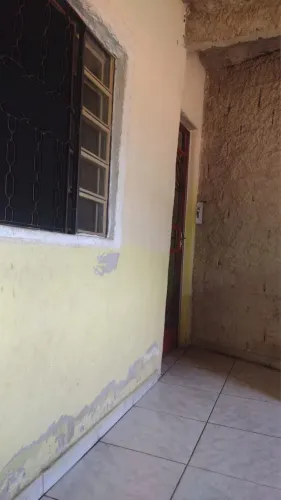 Aluga-se casa no bairro Araguaia (ler descrição)