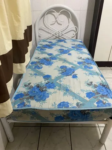 Cama de solteiro + colchão 