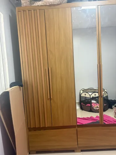 Guarda roupa 6 portas