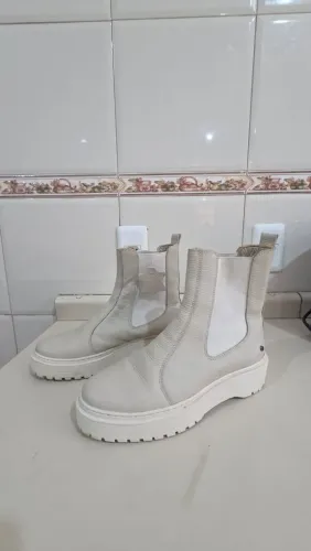 Bota Feminina Off White Couro Legítimo Tamanho 37/ R$70,00 Reais