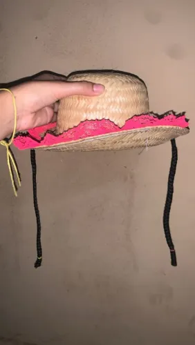 Chapéu com 1 trancinha cada lado