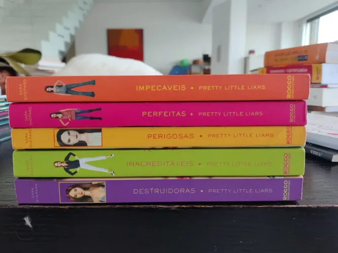 Pretty Little Liars - LIVROS
