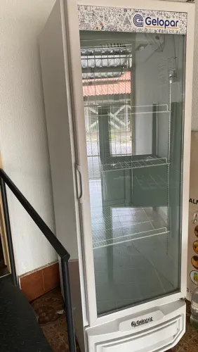 VENDE-SE GELADEIRA EXPOSITORA GELOPAR 570 LITROS