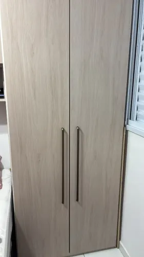 Giarda roupas modulados