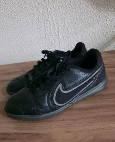Chuteira nike - Tamanho 36