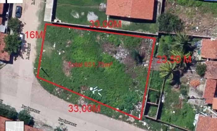 Terreno de Esquina à Venda no Barroso, Fortaleza - 651,75 m²