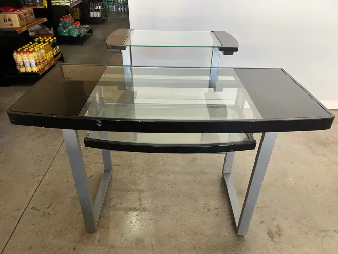 Vende-se mesa para computador 