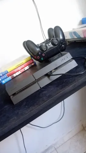 Ps4 3 jogos e 2 controles