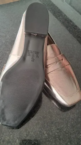 Mocassim em couro prata velha