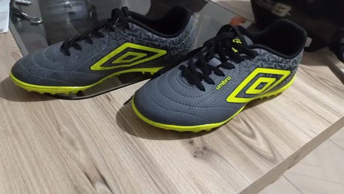 Tênis Umbro Society