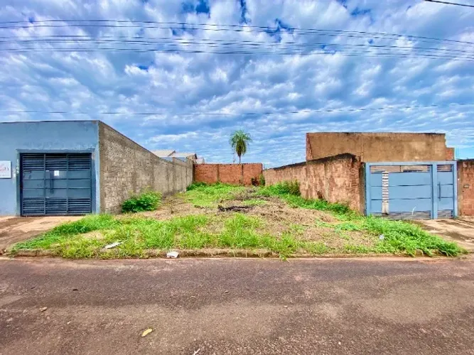 TERRENO PLANO E COM VIZINHOS NO LOTEAMENTO PQ DOS SABIÁS - DIRETO COM A LOTEADORA