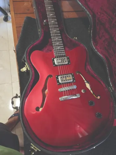 GUITARRA SEMIACÚSTICA TAGIMA SEATLE METALLIC RED + HARDCASE E UPS