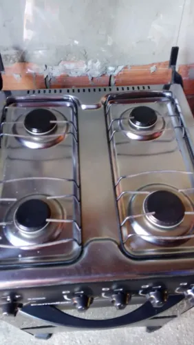 Vendo fogão 4 bocas seminovo funcionando perfeitame (obs) não faço entrega 