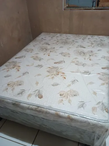 Cama semi nova, ainda está no plástico 
