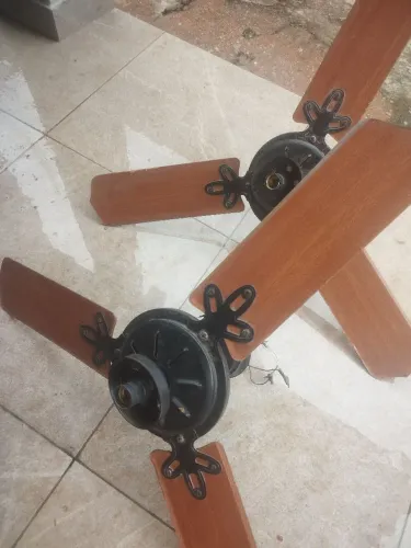 2 ventiladores de teto
