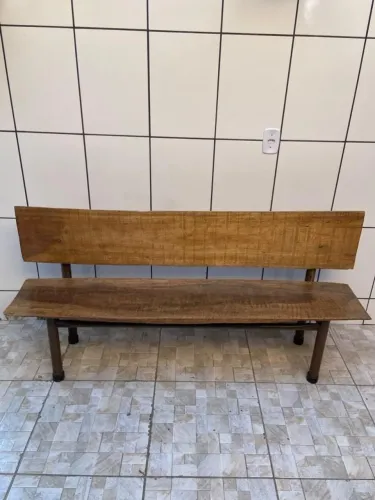Banco rústico com encosto 