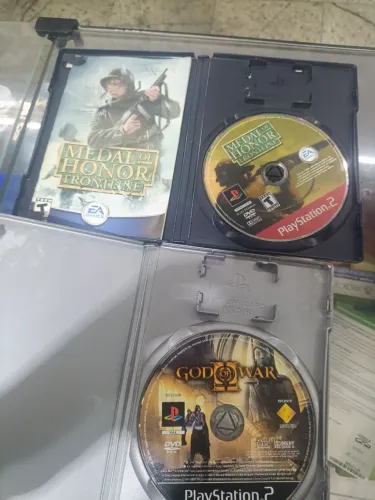 2 jogos originais Playstation 2 igual na capa