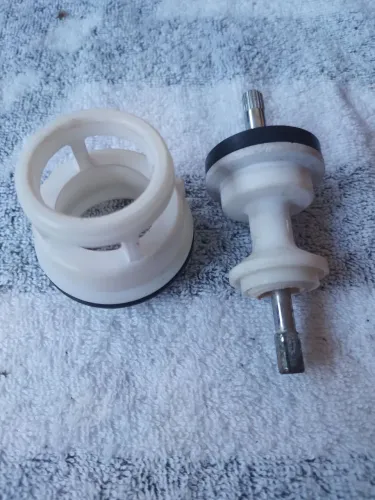 Válvula para vaso sanitário semi-nova