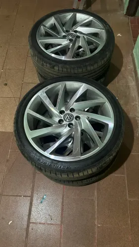 Vendo roda 18 Volkswagen 5 furos
