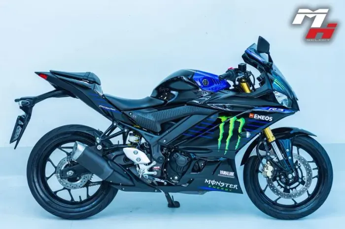 YAMAHA YZF R3 MONSTER 2021