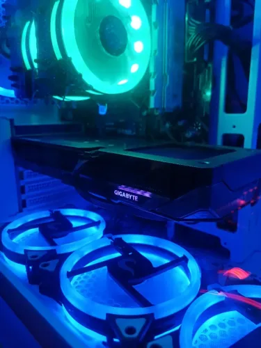 AMD Radeon RX 9060 XT - 16gb Gigabyte